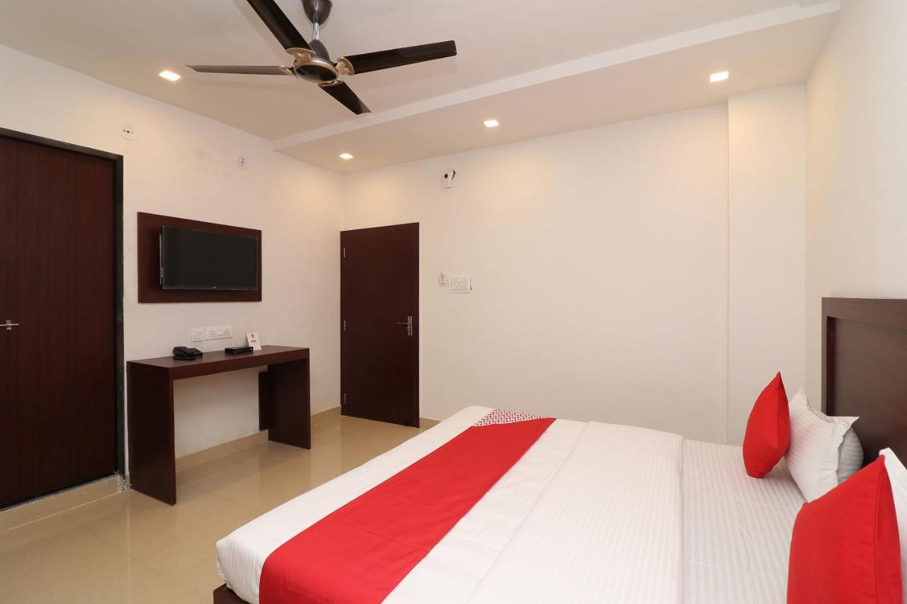 Oyo 1021 Hotel Gayatri Residency Tirath Екстериор снимка