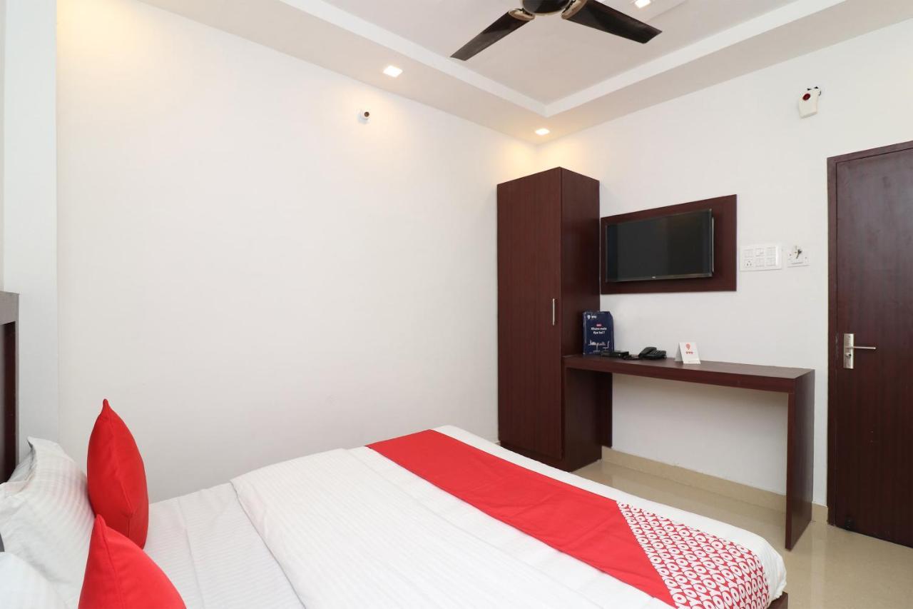 Oyo 1021 Hotel Gayatri Residency Tirath Екстериор снимка