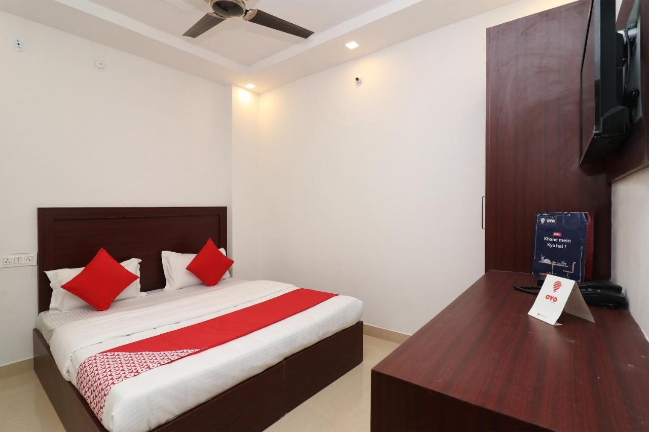 Oyo 1021 Hotel Gayatri Residency Tirath Екстериор снимка
