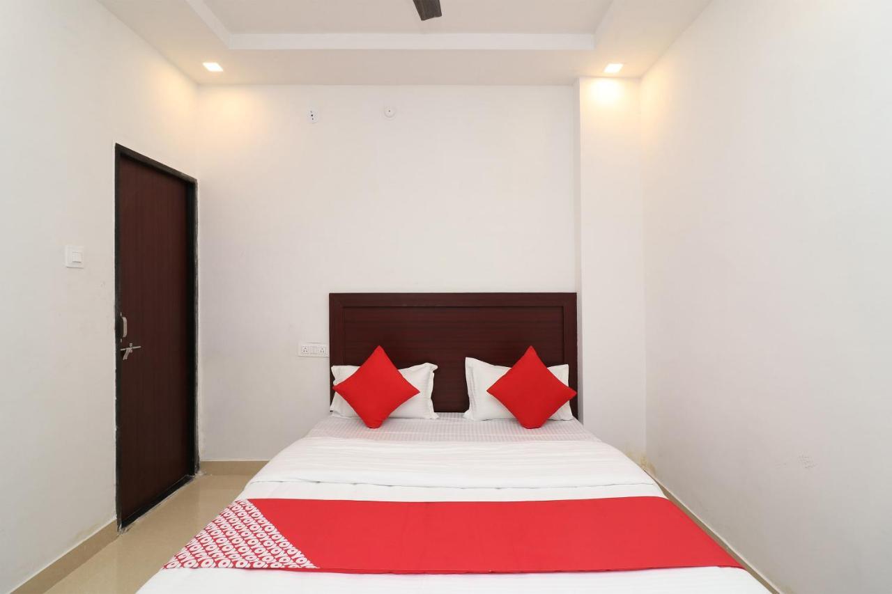 Oyo 1021 Hotel Gayatri Residency Tirath Екстериор снимка