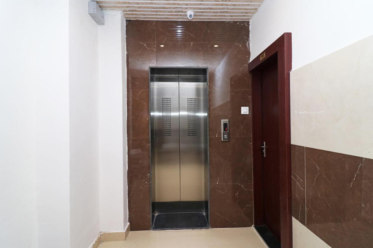 Oyo 1021 Hotel Gayatri Residency Tirath Екстериор снимка