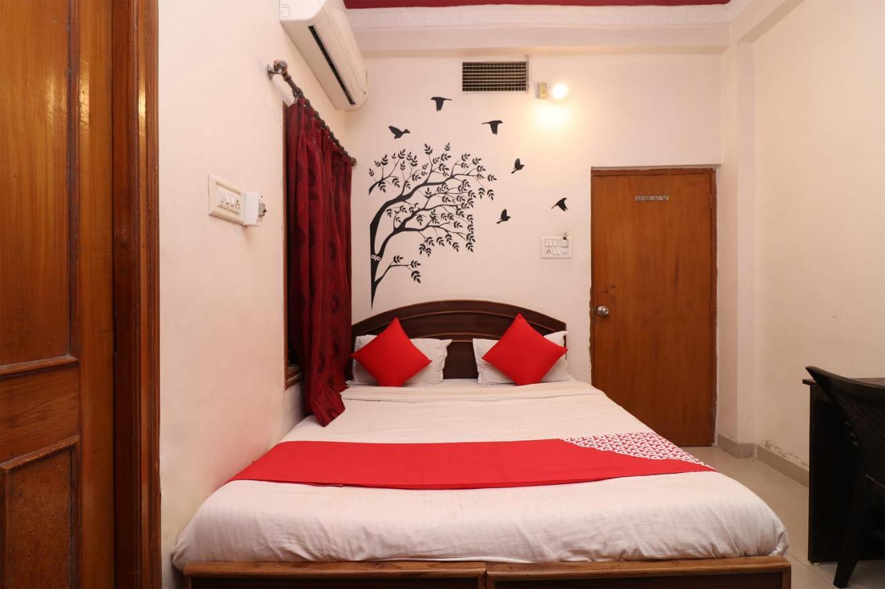 Oyo 1021 Hotel Gayatri Residency Tirath Екстериор снимка
