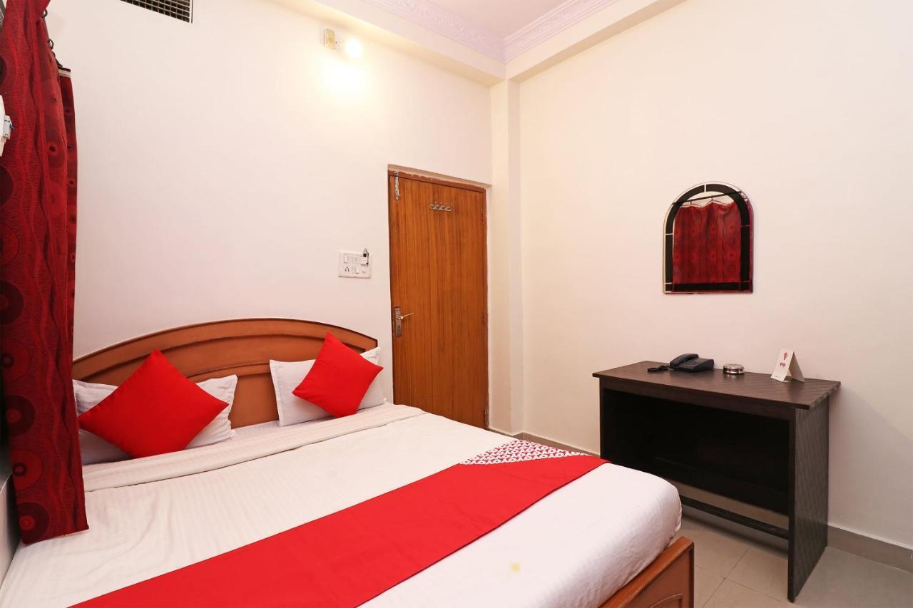 Oyo 1021 Hotel Gayatri Residency Tirath Екстериор снимка
