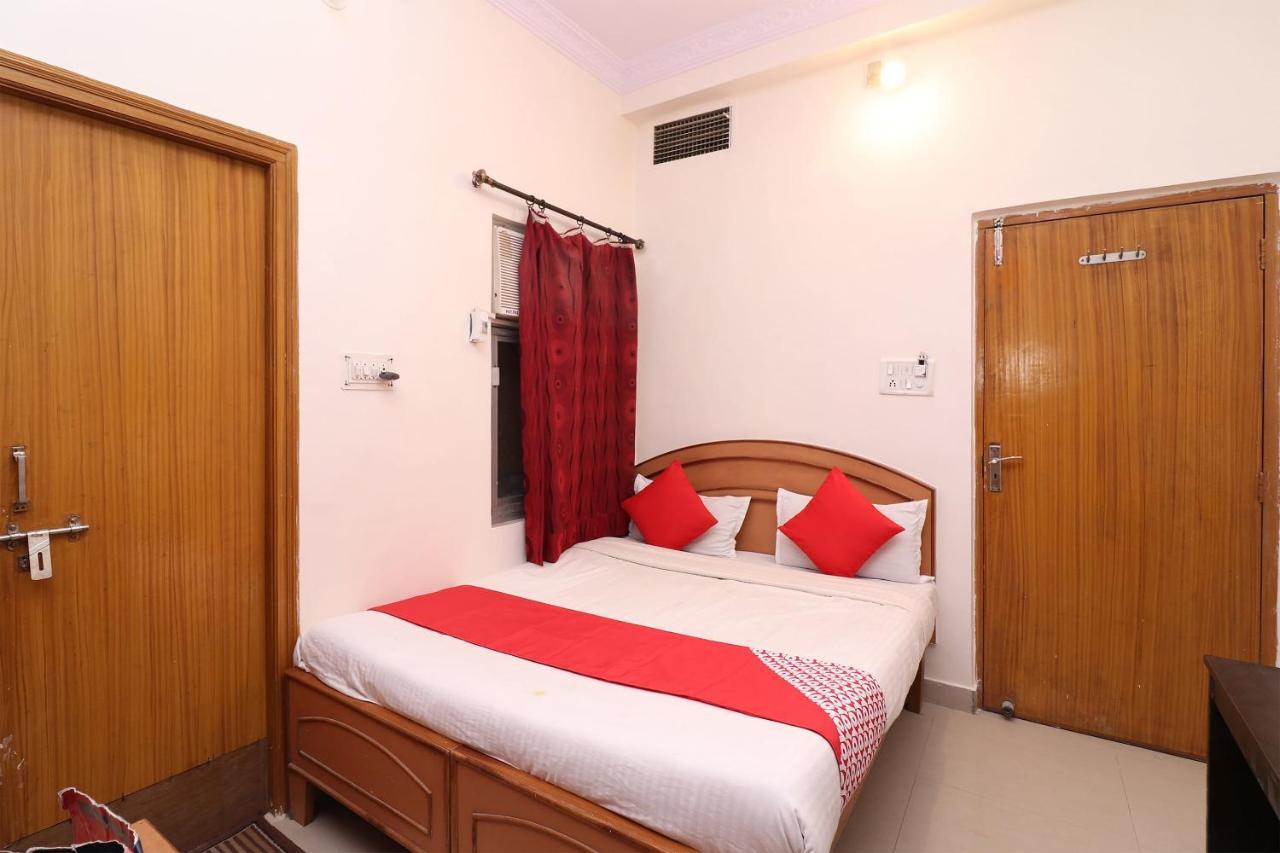 Oyo 1021 Hotel Gayatri Residency Tirath Екстериор снимка