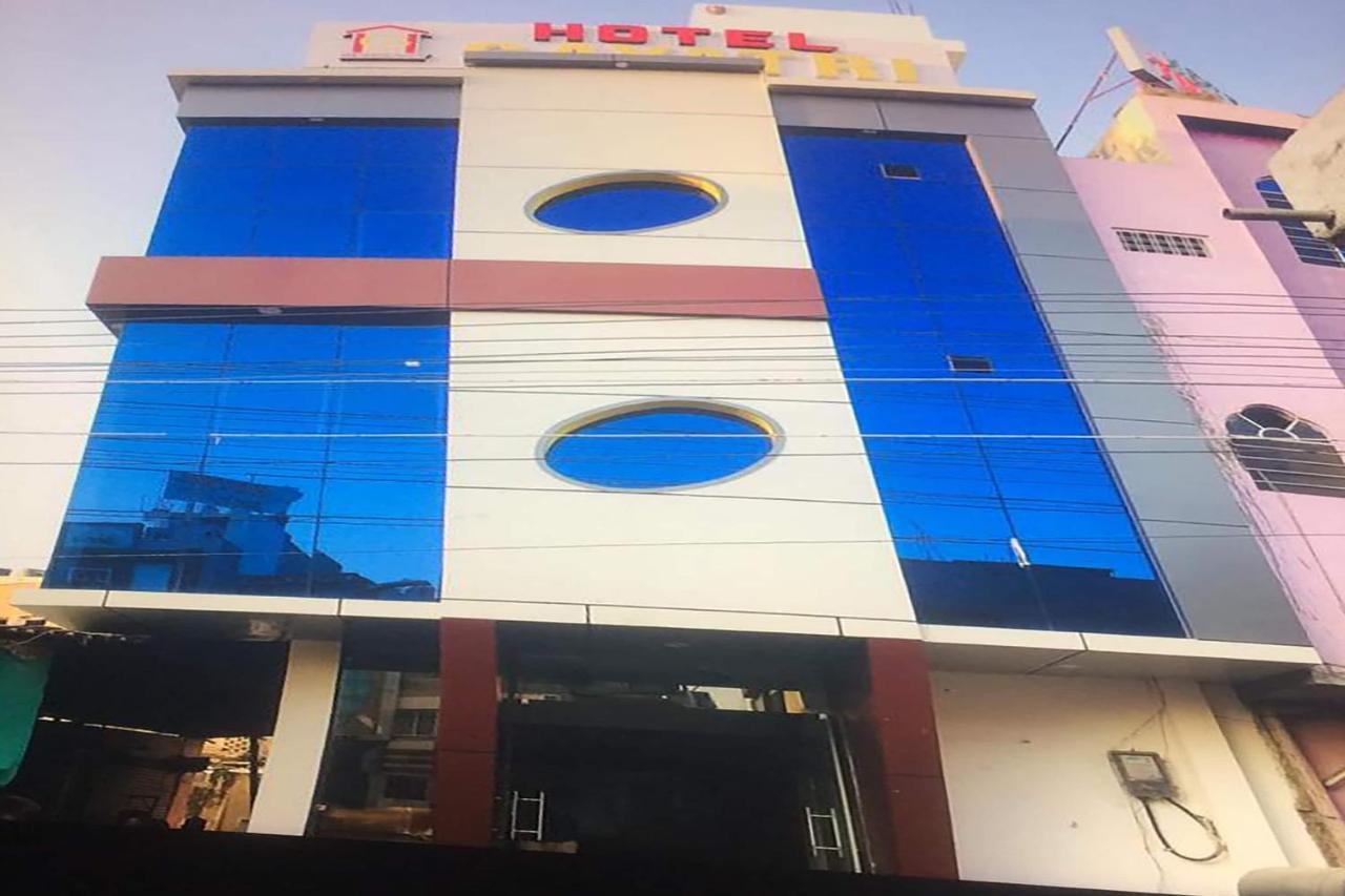Oyo 1021 Hotel Gayatri Residency Tirath Екстериор снимка
