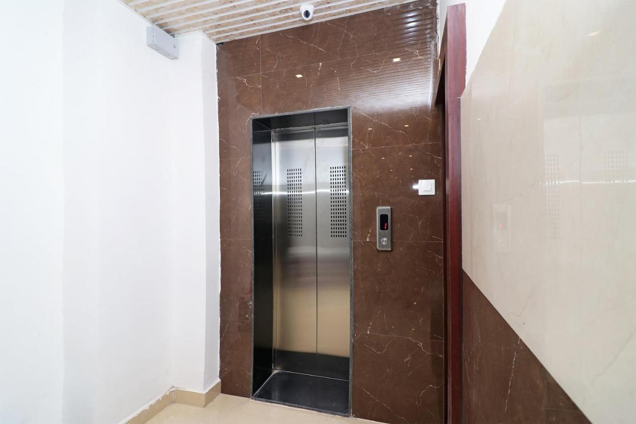 Oyo 1021 Hotel Gayatri Residency Tirath Екстериор снимка
