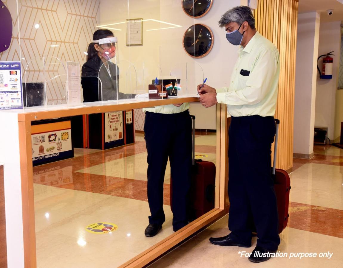Oyo 1021 Hotel Gayatri Residency Tirath Екстериор снимка